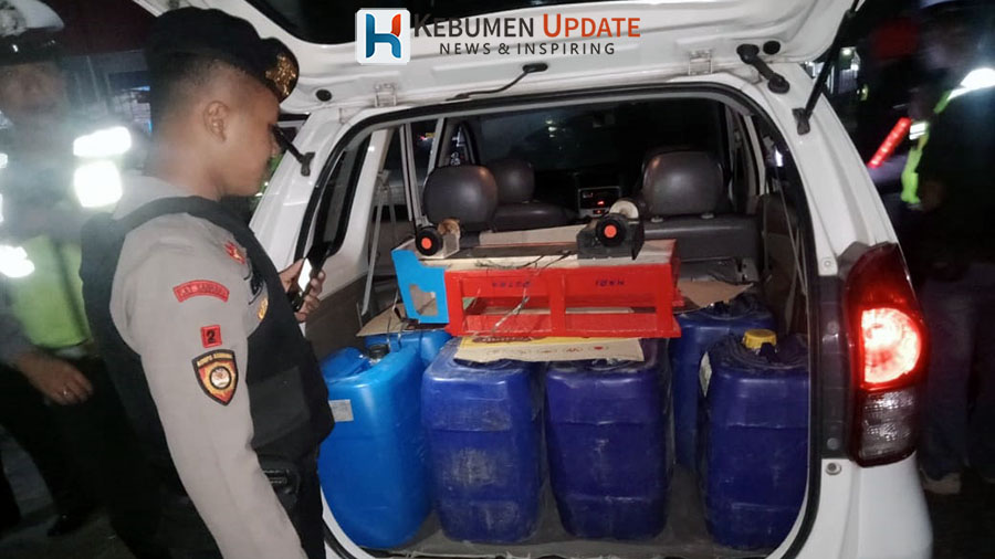Polisi Amankan Avanza Bermuatan 17 Jerigen Ciu Bekonang