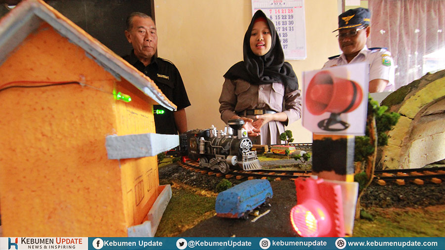 Keren, Siswi SMK Purnama 2 Gombong Ciptakan Alat Pengamanan Perlintasan Kereta Api