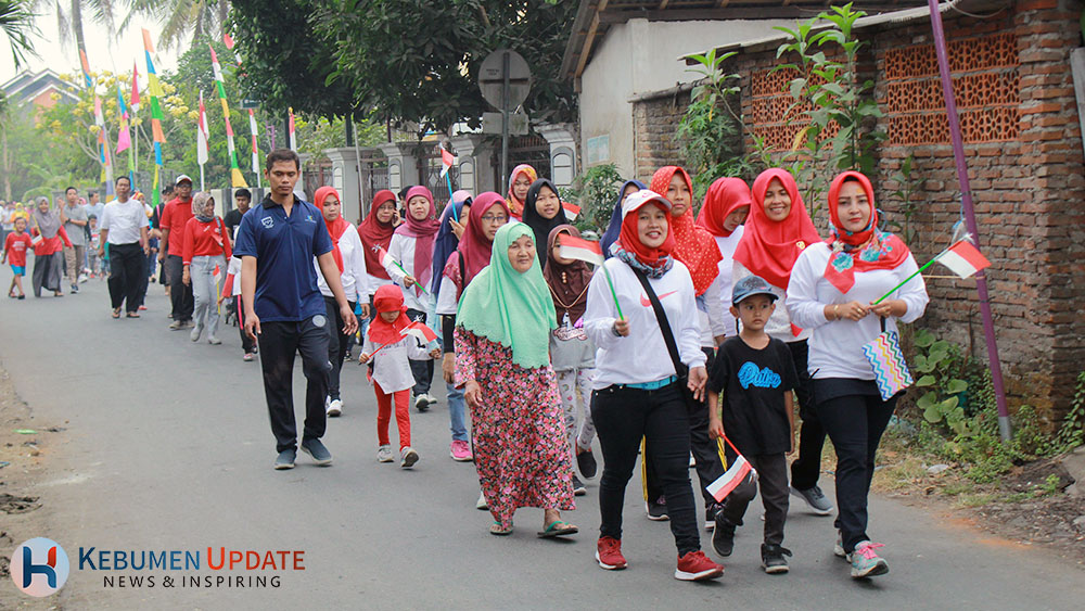 Semaraknya Jalan Sehat Warga Perum Pejagoan Indah Peringati HUT RI