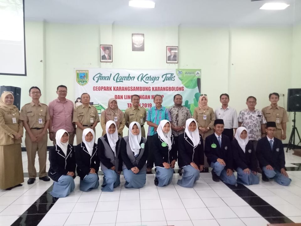 Pelajar MAN 2 Kebumen Juara LKTI Geopark Karangsambung Karangbolong