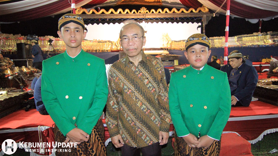 Dua Dalang Milenial Prama-Rafi Tampil Menawan di Banyumas