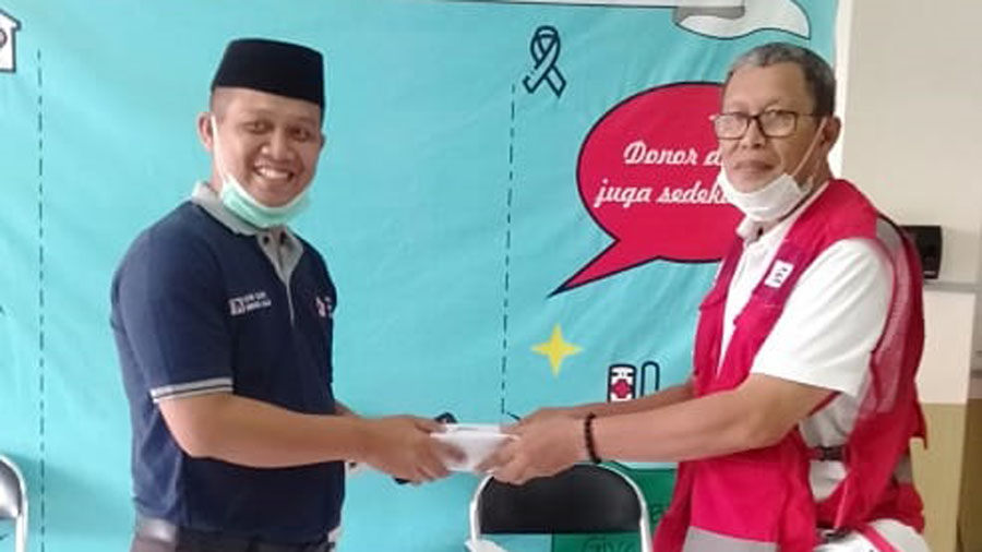 Wabup Arif Sugiyanto secara spontanitas bantu PMI Kebumen. (Foto: Istimewa)