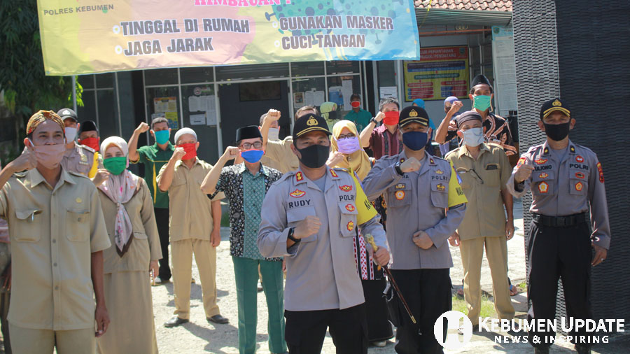 Warga Desa Adikarso menggelorakan siaga Cobvid-19. (Foto: Padmo-KebumenUpdate) 