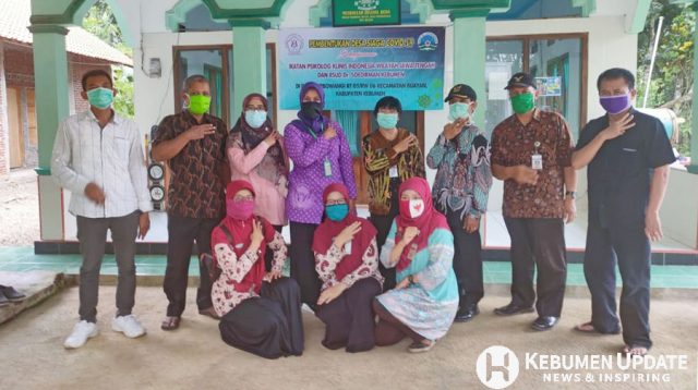 Ikatan Psikolog Klinis (IPK) Indonesia Wilayah Jawa Tengah foto bersama di sela-sela acara. (Foto: Istimewa)