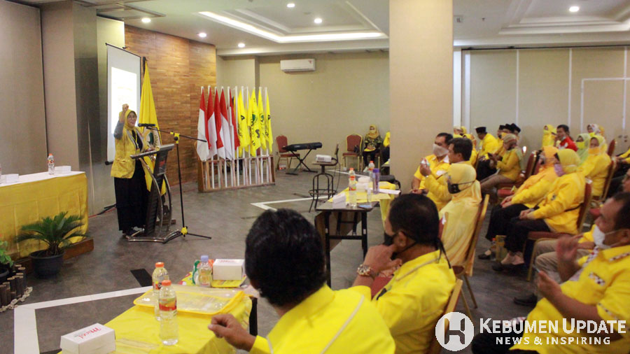 Halimah Nurhayati menyampaikan sambutan. (Foto: Padmo-KebumenUpdate)