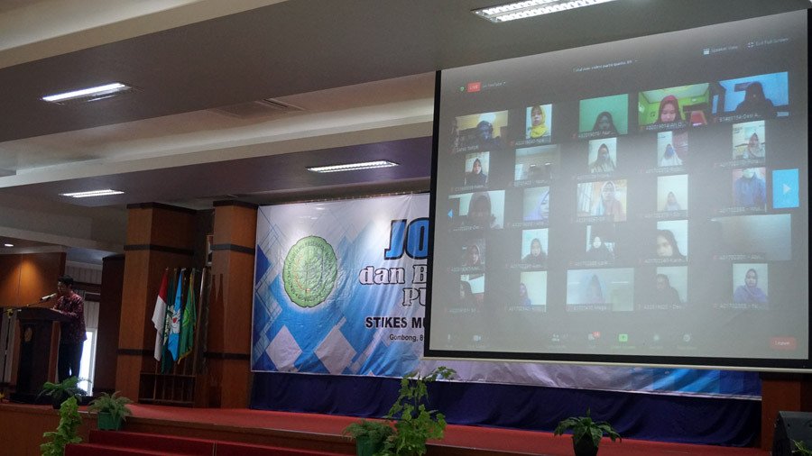 Ketua Panitia JFBA Purna Studi Putra Agina WS menyampaikan laporan. (Foto: Istimewa)