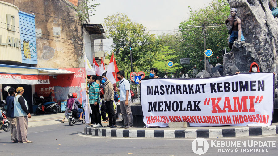 Warga aksi damai menolak KAMI (Foto: Padmo-KebumenUpdate)