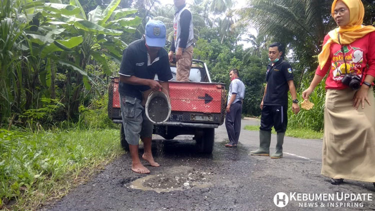 Jalan Berlubang