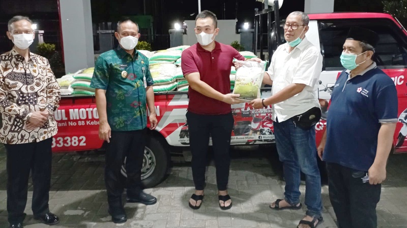 Muncul Group Kirim Satu Ton Beras untuk Korban Erupsi Semeru Melalui PMI Kebumen
