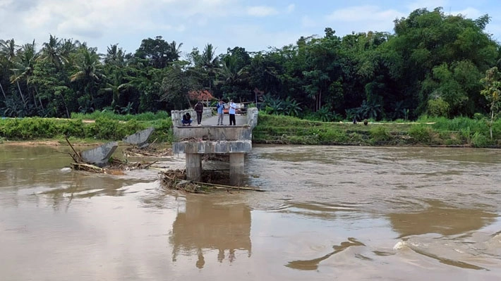Jembatan Weton Kulon