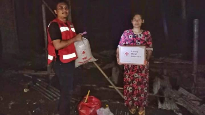 Kebakaran Rumah di Puring, PMI Kebumen Berikan Bantuan
