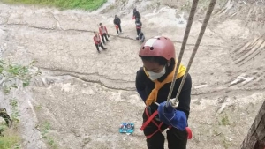 Asah Keberanian, PMR Wira Smanda Gelar Latihan Rappelling bersama PMI Kebumen