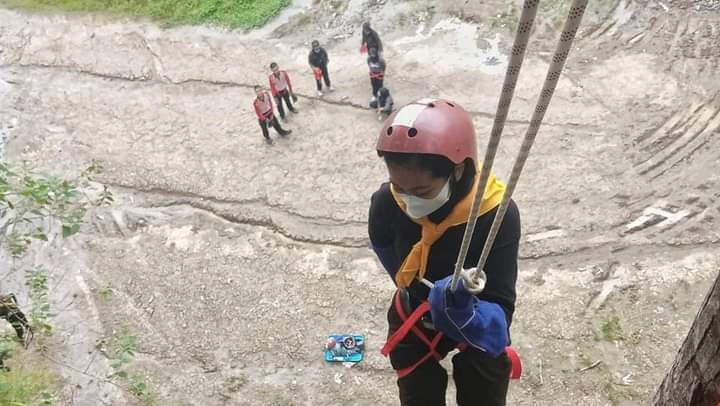 Asah Keberanian, PMR Wira Smanda Gelar Latihan Rappelling bersama PMI Kebumen