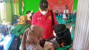 Binda Jateng Adakan Vaksinasi di Desa Rogodono Buayan