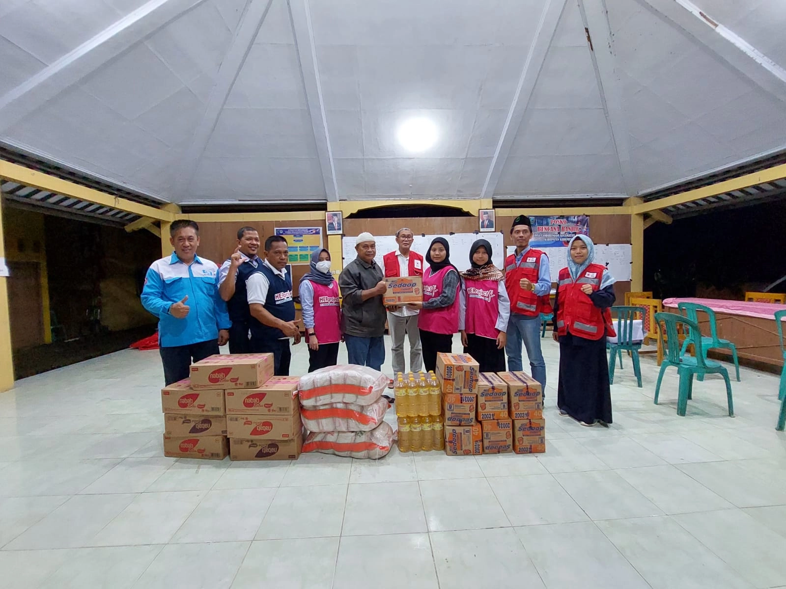 PT Ungaran Sari Garments Serahkan Bantuan untuk Korban Banjir melalui PMI Kebumen