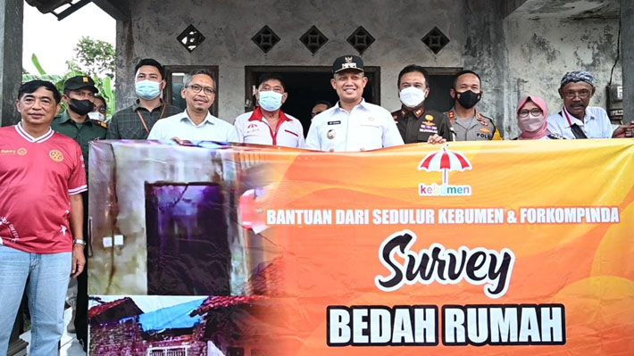 Rumah Beratap Terpal