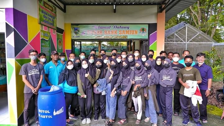 Belajar Kelola Sampah, OSIS dan Gaspala SMA N 2 Kebumen Kunjungi Bank Samiun
