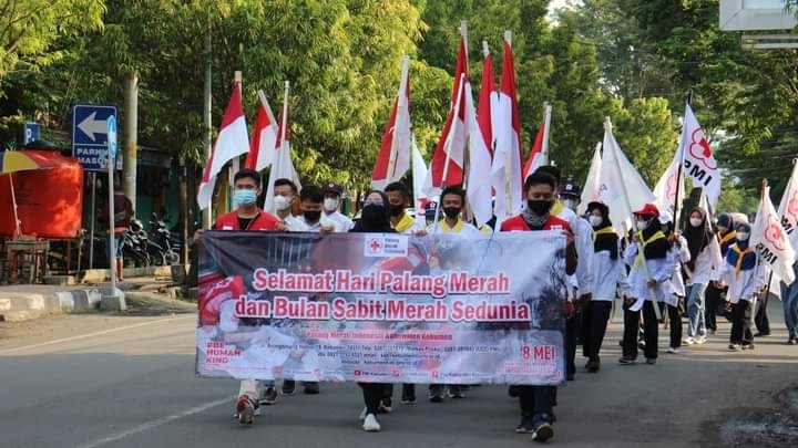 Hari Palang Merah Internasional ke-163, PMI Kebumen Gelar Parade Jalan Santai