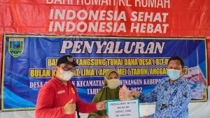 Vaksinasi Binda Jateng di Kutowinangun Bersamaan Dengan Penyaluran BLT-DD