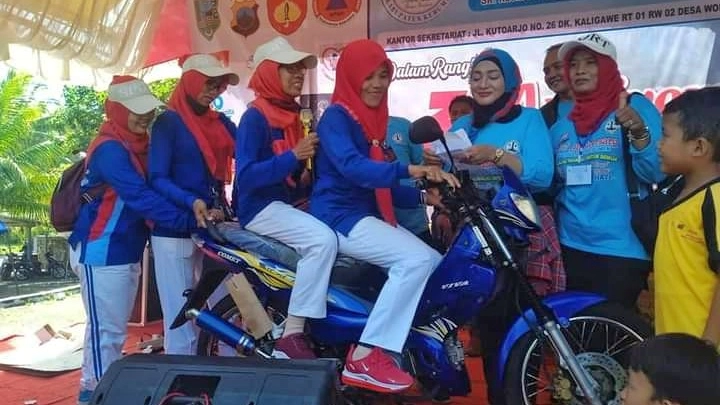 Ulang Tahun Ke-3, Komunitas Plat AA Kebumen Adakan Jalan Sehat dan Bakti Sosial