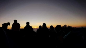 Pesona Golden Sunrise Gunung Prau Via Jalur Wates