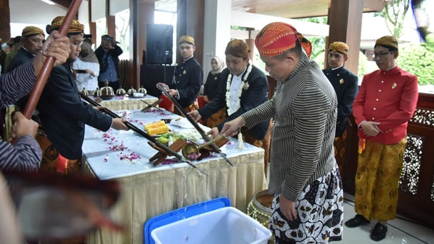 Jamasan Benda Pusaka