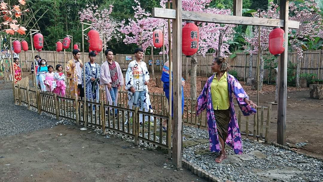 Fashion Show Dengan Kostum Jepang Digelar di Desa Ninja Kebumen