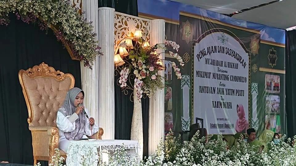 Ustazah Mumpuni Handayayekti Isi Pengajian di Desa Candimulyo