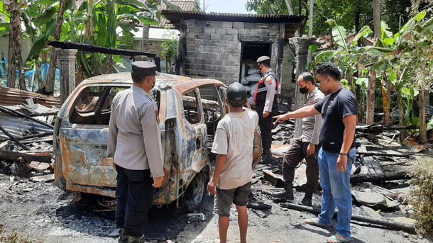 Mobil Xenia Terbakar