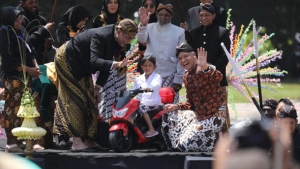 Potong Rambut Gimbal