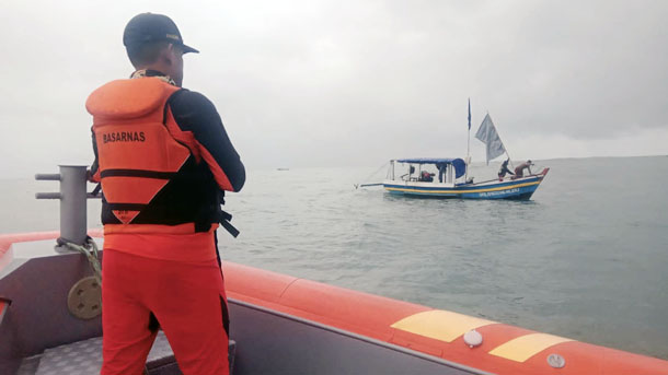 Kapal Terbalik