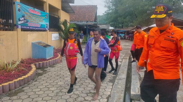Kapal Terbalik