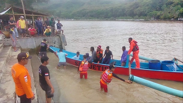 Kapal Terbalik
