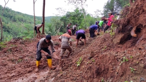 Longsor di Wadasmalang