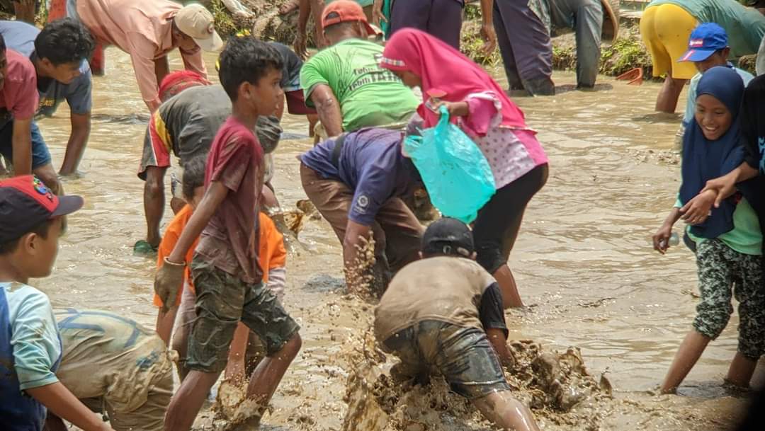 Gogoh Iwak, Kegiatan Rutin di Desa Jatimulyo Kecamatan Petanahan
