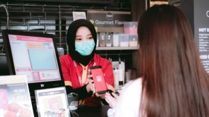 Ulang Tahun, Alfamart Bagi Bingkisan Hingga Modal Usaha Miliaran Rupiah. Begini Caranya