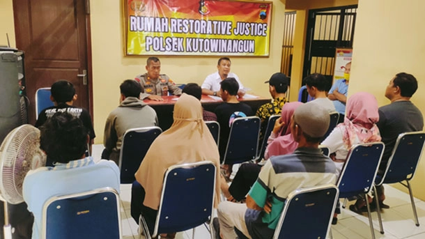 Lempari Rumah