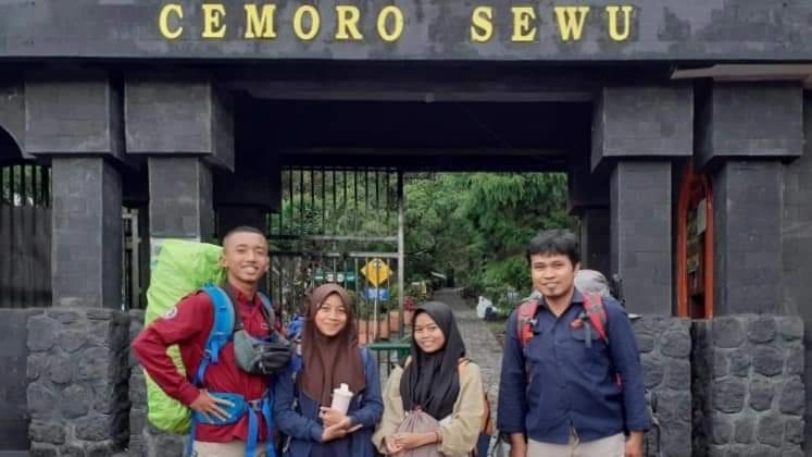 Lintas Jalur Pendakian di Gunung Lawu saat Liburan Akhir Tahun