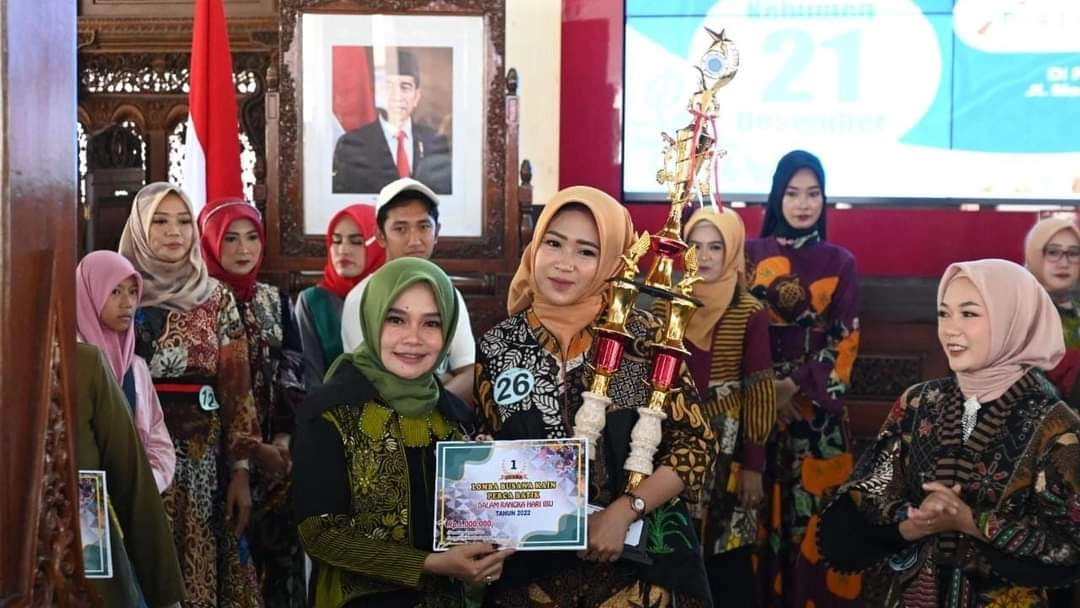 Tampilkan Casual Batik Perca, Kecamatan Adimulyo Raih Juara 1 Lomba Fashion Show