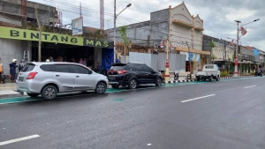 Larangan Parkir di Sepanjang Jalur Khusus Sepeda pada Jalan Soekarno Hatta