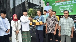 Melalui Dana Pokir Anggota Dewan, Bantuan Sarpras Senilai Ratusan Juta Diserahkan Bupati Kebumen untuk Pelaku UMKM