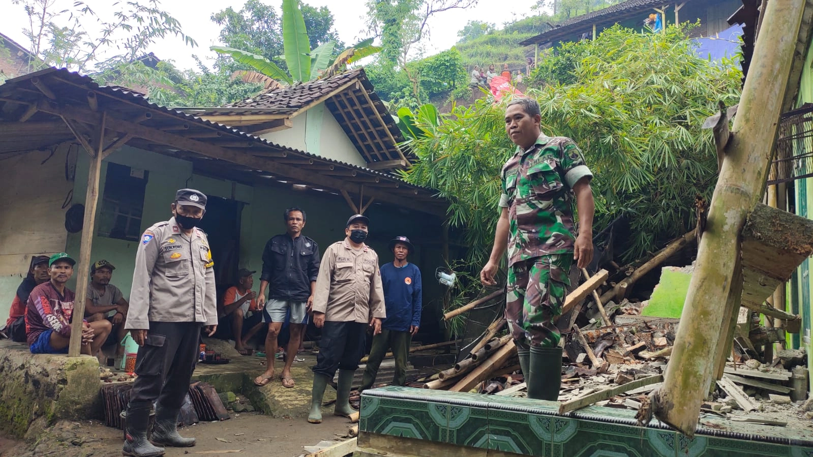 Tiga Rumah Warga di Desa Glontor Rusak Terkena Longsor
