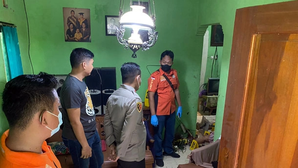 Bacok Istri Hingga Meninggal