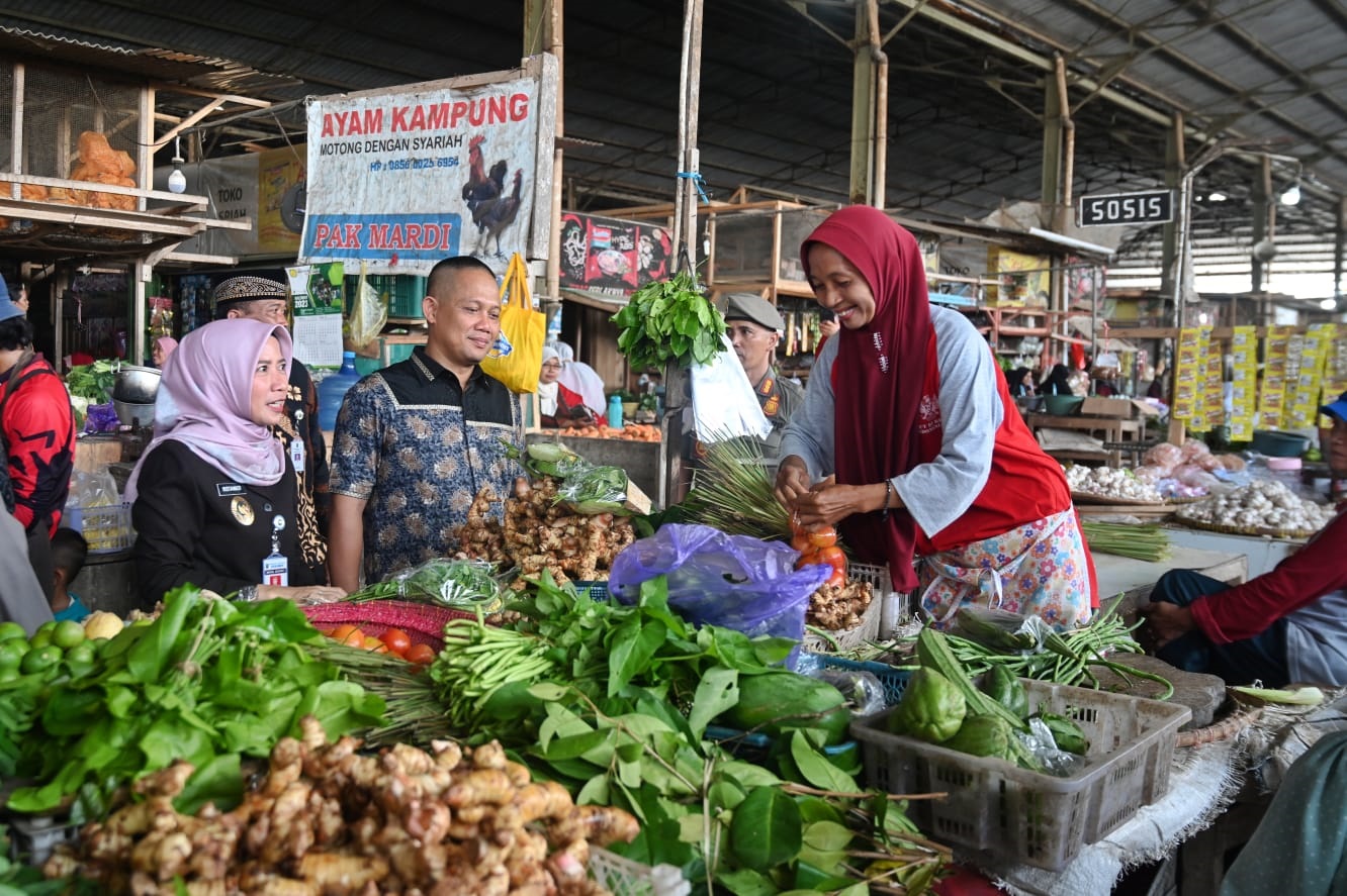 Belanja di Pasar Rakyat