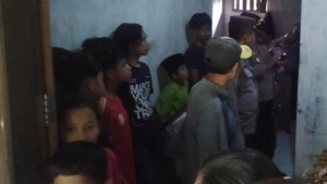 Balita Mengambang di Sungai