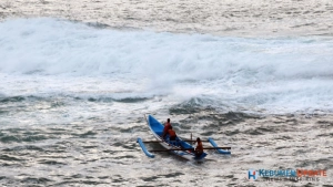 Perahu Nelayan Dihantam Ombak