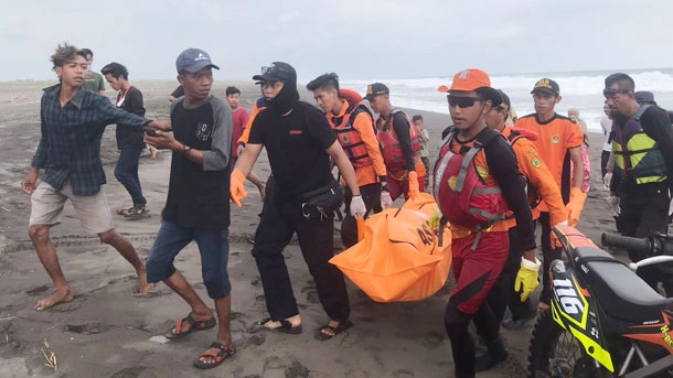 Wisatawan Tenggelam di Pantai Selatan