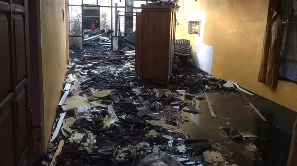 Bakar Sampah Kain di Dapur, Rumah Ikut Terbakar
