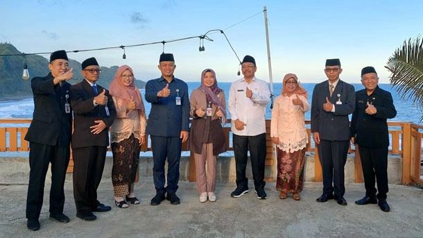 Pelantikan Pejabat di Pantai Menganti