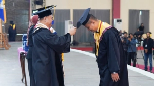 Bupati Kebumen Wisuda di Unsoed.